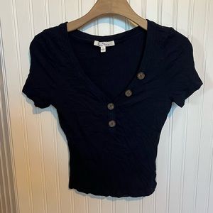 V crop top with buttons